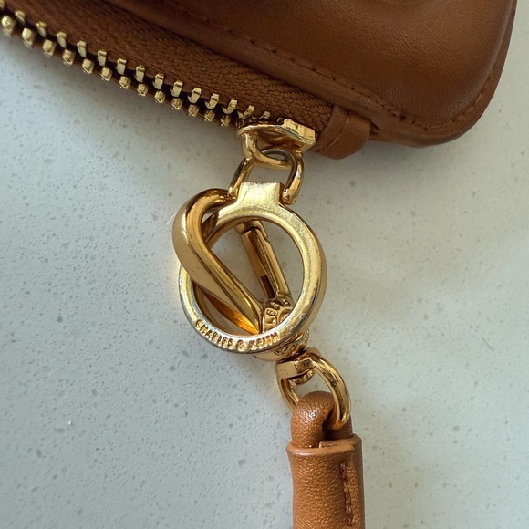 ✨Host pick✨Charles & Keith Caramel Wristlet Clutch - Picture 8 of 9